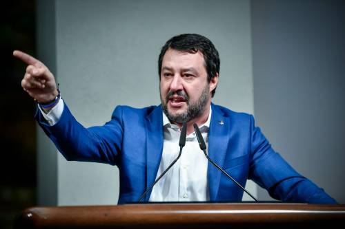 Salvini rischia il carcere e spopola su Twitter: "Siamo sempre con te"