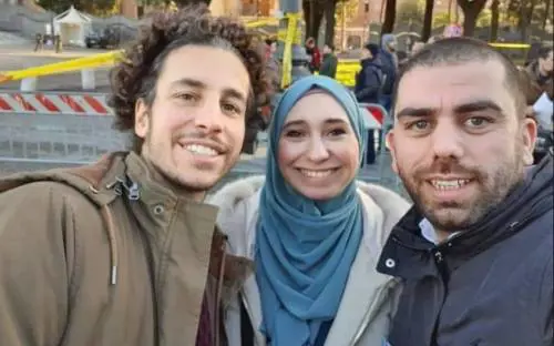 Il marito della sardina si dissocia da Hamas. Ecco i post che lo smentiscono