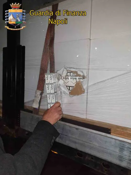 Maxi sequestro di "bionde", sigilli a 8 tonnellate di sigarette