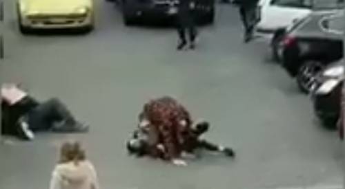 Trieste, violenta rissa in strada: anziano colpito con decine di pugni