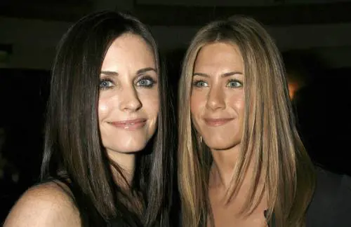 Courteney Cox scambiata per Caitlyn Jenner, ilarità sui social