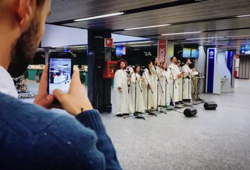 Auguri di Natale in musica con il coro gospel a Malpensa