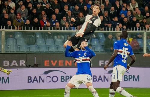 Sarri: "Cos'ho pensato al gol di CR7? Ma che c... ha fatto?". E Materazzi provoca