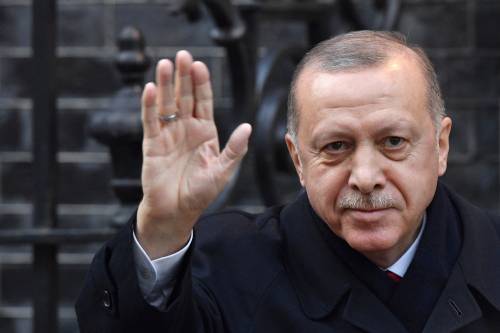 Erdogan ora minaccia la Grecia: "Mandate via i militari dall'Egeo"