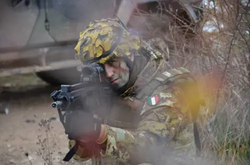 Elicotteri, droni e carri Lince: gli Alpini simulano la guerra