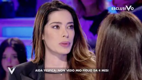 Il dramma di Aida Yespica: "Non posso raggiungere mio figlio"