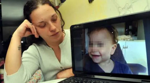 Bimba rapita dal papà: "L'ha presa dalla scuola". Scatta la caccia all'uomo