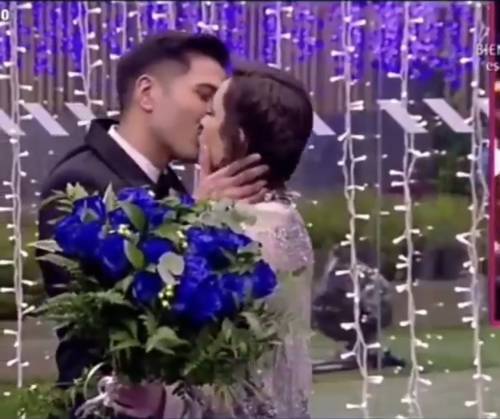 Lieto fine per Gianmarco Onestini e Adara Molinero: il bacio è in diretta tv