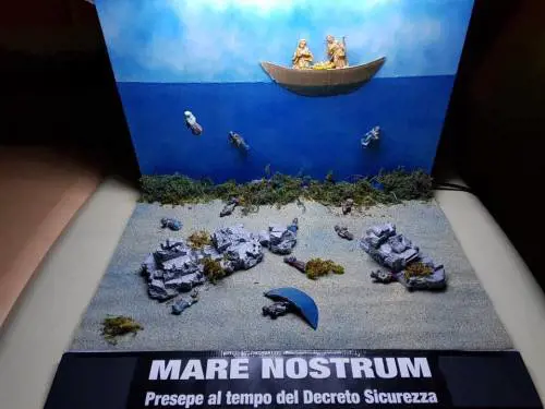 La provocazione dei Radicali: usano il presepe contro il dl sicurezza