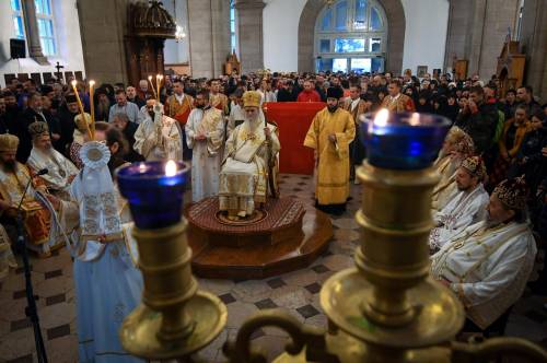 Gli ortodossi non cedono: battaglia in difesa delle chiese