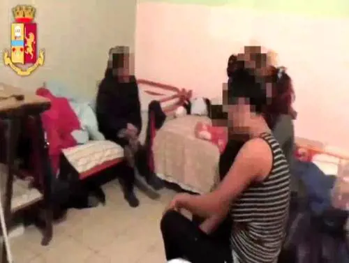 Foggia, sfruttamento della prostituzione: ragazze picchiate con corde e cavi