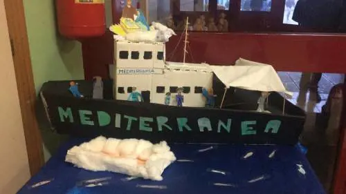 A scuola adesso nel presepe ci va pure la nave Mediterranea