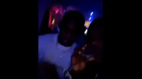 Milan, Rafael Leao pizzicato in discoteca mentre beve e fuma