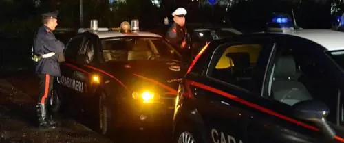 Fermato mentre pesta una donna. Il marocchino: "È solo mia moglie"