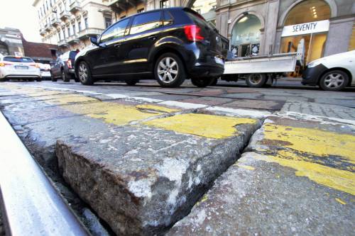 Buche pericolose sulle strade dopo le violente piogge