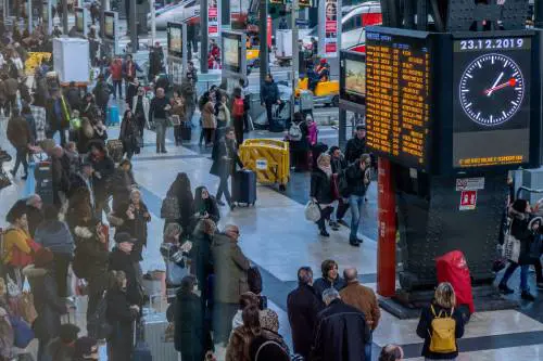 Guasti elettrici a Porta Garibaldi: linee bloccate e treni in tilt
