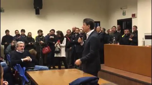 Taranto, il premier in visita nel siderurgico per gli auguri agli operai