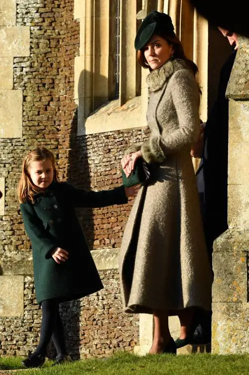 La principessa Charlotte vera protagonista del Natale a Sandringham 