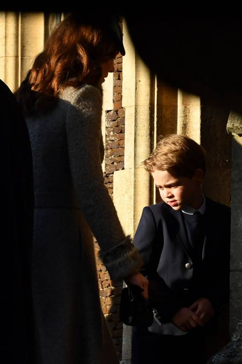 Sandringham, la royal family durante la messa di Natale 