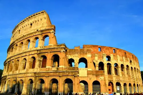 Il Colosseo batte il Louvre: è il luogo più popolare del 2019
