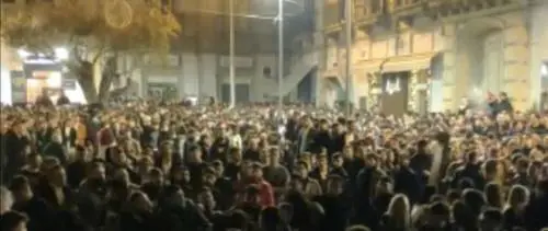 Rissa in piazza a Giugliano alla vigilia di Natale: diversi i feriti