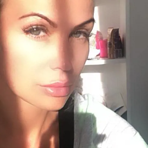 Anche a Natale senza vestiti: Eva Henger fa impazzire i fan