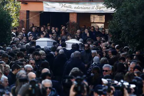 Incidente Corso Francia, il legale di Camilla deposita l'atto: "Ragazze passate con il verde"
