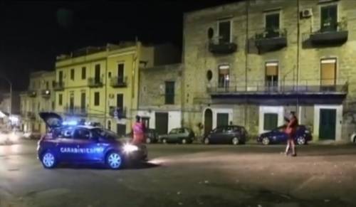 Ricercato fugge dai carabinieri, ma si schianta: tre feriti gravi