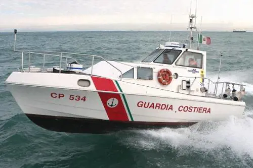 Noleggiano veliero per portare migranti in Italia: fermati due ucraini