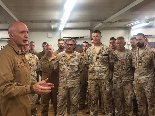 Natale con i militari all'estero: una festa al fronte insieme al Generale