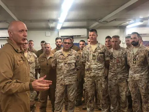 Natale con i militari all'estero: una festa al fronte insieme al Generale