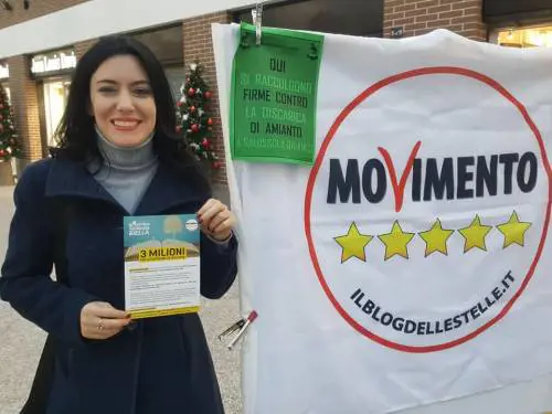 Ennesima grana nel M5S: "Il ministro ha copiato la tesi di laurea"