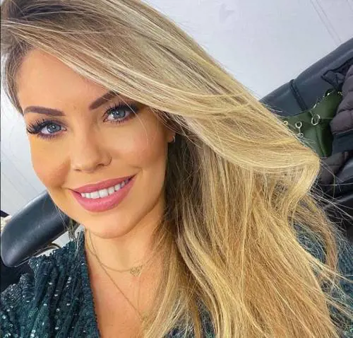 Bobo Vieri e Costanza Caracciolo a Dubai. Ma i follower attaccano