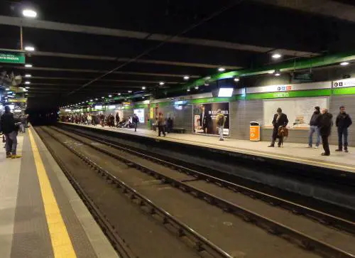 Scende sui binari della metropolitana per mettere il video su Instagram, voleva sempre più like