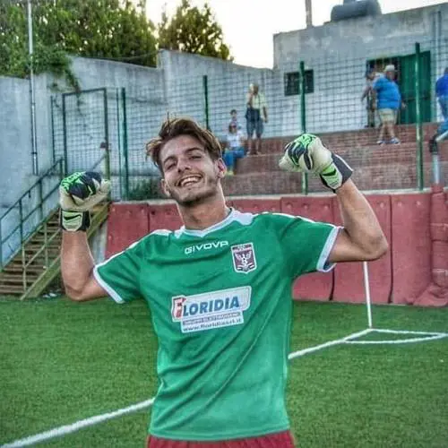 L'incidente stradale in auto con gli amici: così muore il giovane portiere