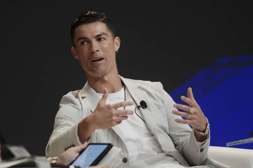 Cristiano Ronaldo brilla a Dubai con l'orologio da 500mila euro 
