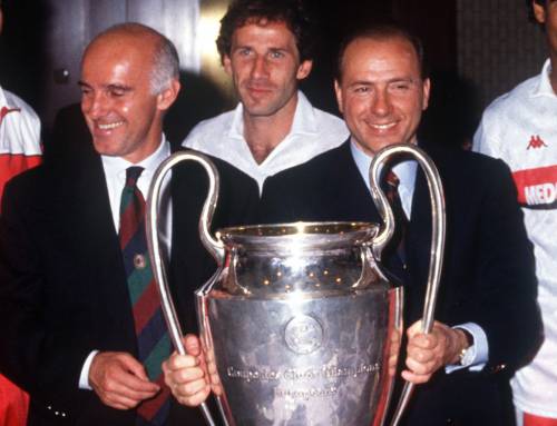 Arrigo Sacchi, Franco Baresi e Silvio Berlusconi con la Coppa dei Campioni