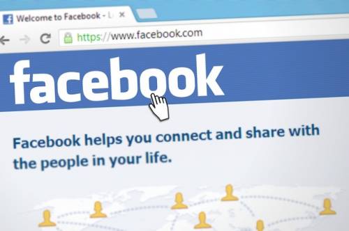 Francia, il fisco potrà setacciare i profili social dei contribuenti per scovare gli evasori