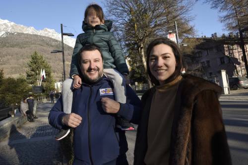 Il leader della Lega a Bormio con figlia e fidanzata