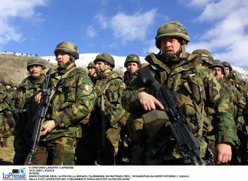 A Bergamo arrivano gli alpini Milano verso la superstruttura
