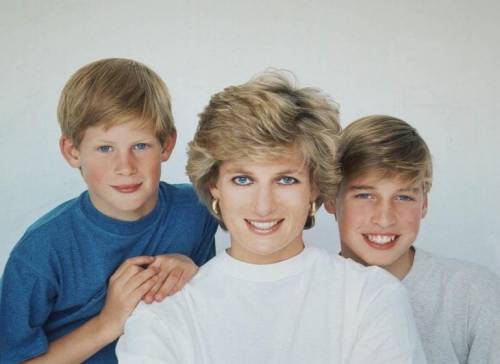 Lady Diana, esiliata a Natale nel palazzo reale senza William e Harry