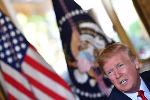 Addio Michelle, Trump riporta gli hamburger nelle scuole Usa