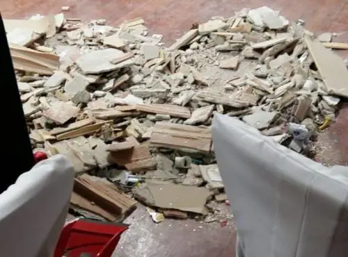 Bari, crolla il controsoffitto durante il veglione: quattro i feriti