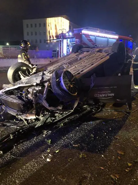 Un incidente per Uccio De Santis: l'auto si ribalta prima dello show