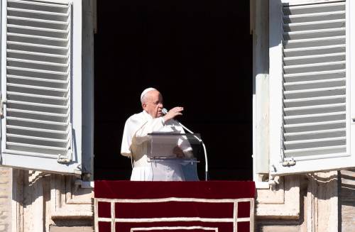 Il Papa si è scusato per aver schiaffeggiato la mano di una fedele