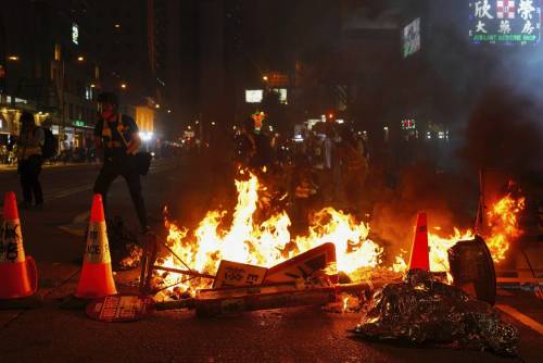 Hong Kong, oltre 400 arresti al primo corteo di protesta dell'anno