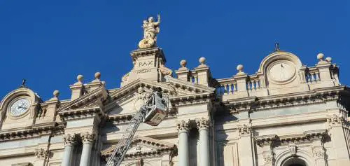 Mille rose per omaggiare la Madonna di Pompei