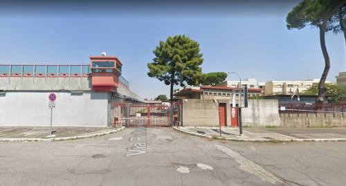 Roma, agente di polizia lasciava il lavoro per molestare una donna