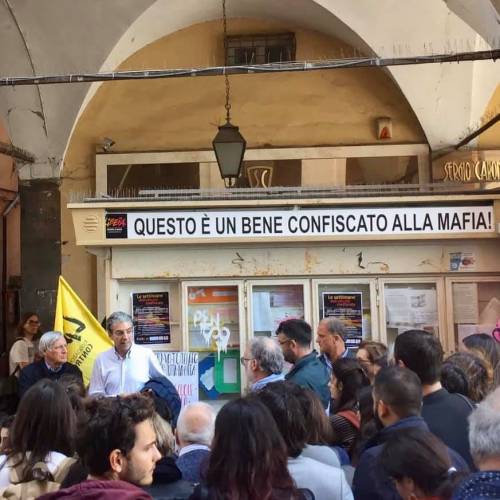 Pisa, polemiche per la rimozione dell'edicola sequestrata alla mafia