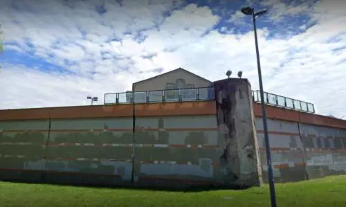 In carcere a 85 anni. Ma i giudici le sospendono la pena